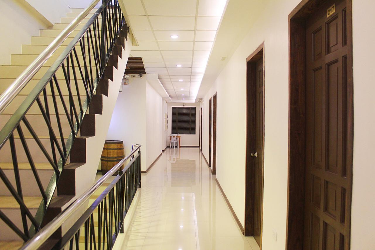 Golden Gate Suites Dumaguete City Zewnętrze zdjęcie